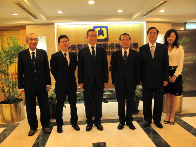 DICJ總裁Mr. Masanori Tanabe （左三）、資深協理Mr. Katsuyuki Meguro （左二）於101年9月13日至本公司訪問，與本公司董事長孫全玉（右三）、總經理王南華（右二）、副總經理陳聯一（左一）及國關室主任范以端（右一）合影。 