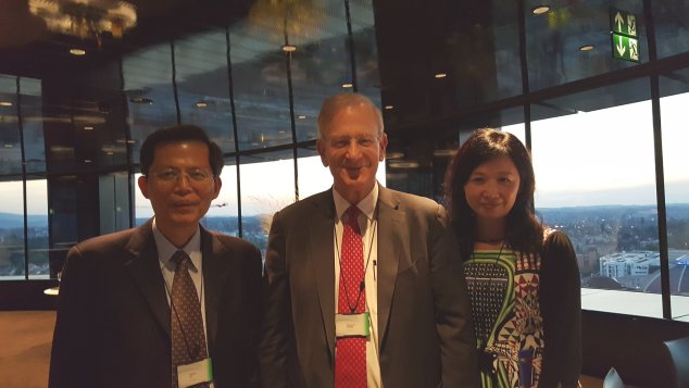 Photo of CDIC Executive Vice President William Su （left）, Chair of Executive Council of IADI and Vice Chairman of FDIC Thomas Hoenig （middle）, and CDIC Director of International Relations and Research Office Yvonne Fan （right）
