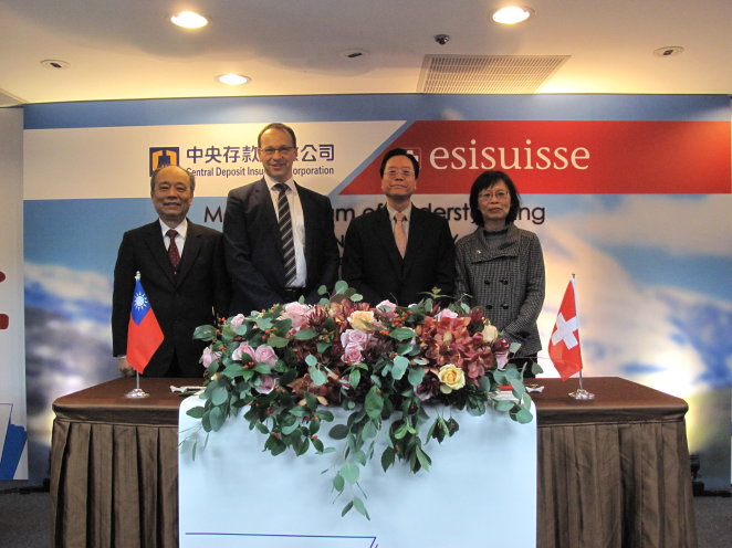 Group photo of esisuisse Chief Executive Officer Mr. Patrick Loeb (2nd from the left) together with Director General of Banking Bureau of Financial Supervisory Commission Ms. Li-Chuan Wang (1st from the right), CDIC Chairman Dr. Paul C.D. Lei (2nd from the right) and President Mr. Michael M. K. Lin (1st from the left).