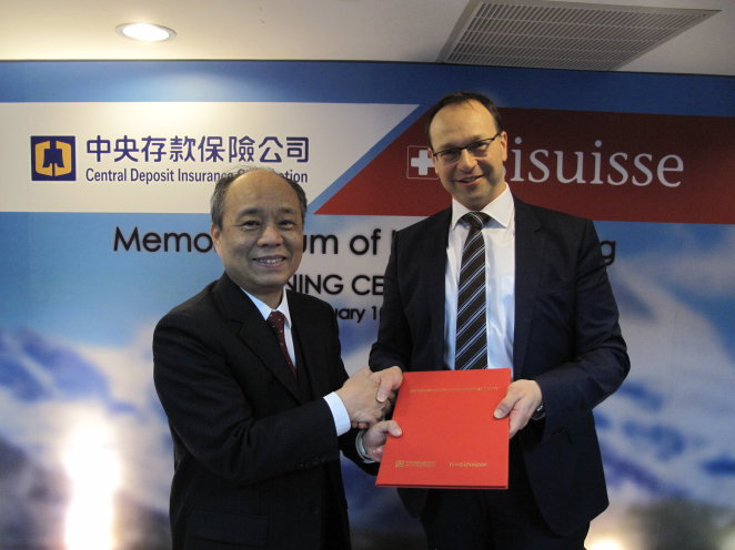 Photo of esisuisse Chief Executive Officer Mr. Patrick Loeb (right) and CDIC President Mr. Michael M. K. Lin (left) on February 10, 2017