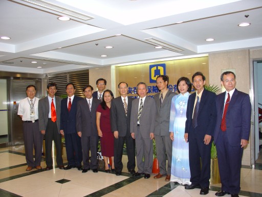 越南金融局副局長Mr.PHAM VAN THAI等一行八人於九十二年九月十五日赴本公司訪問