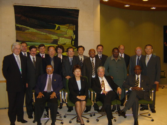 本公司總經理陳戰勝先生率業務處襄理范以端參加九十三年四月假瑞士巴塞爾國際清算銀行舉辦之國際存款保險機構協會執行委員會、常設委員會（及會前會）、區域委員會以及企業風險管理研習會