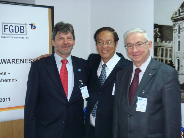 President Howard N. H. Wang （middle） and Chair of IADI Europe Regional Committee and Managing Director of National Deposit Insurance Fund （Hungary） Mr. András Fekete-Győr （left） and CEO of Bank Deposit Guarantee Fund （Romania） ） Mr. Eugen Dijmărescu （right）. 