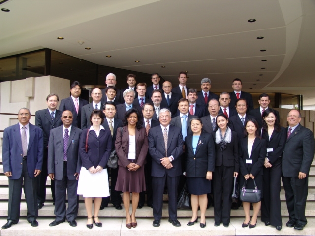 A group photo with CDIC President Mr. Johnson Chen （2nd from the right of 2nd row）, EVP Mr. Howard Wang （1st from the right of 2nd row）, Deputy Director of International Relations and Research Office Mr. Yvonne Fan （2nd from the right of 1st row）, IADI President Mr. Jean Pierre Sabourin （6th from the right of 1st row）, Secretary General Mr. John Raymond LaBrosse （1st from the right of 1st row）, and other Executive Council members.