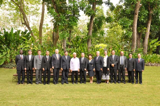 A group photo of the main representatives of PDIC Summit Conference： CDIC President Mr． Howard N． H． Wang （4th from the right）， Minister of Finance and PDIC Chairman
