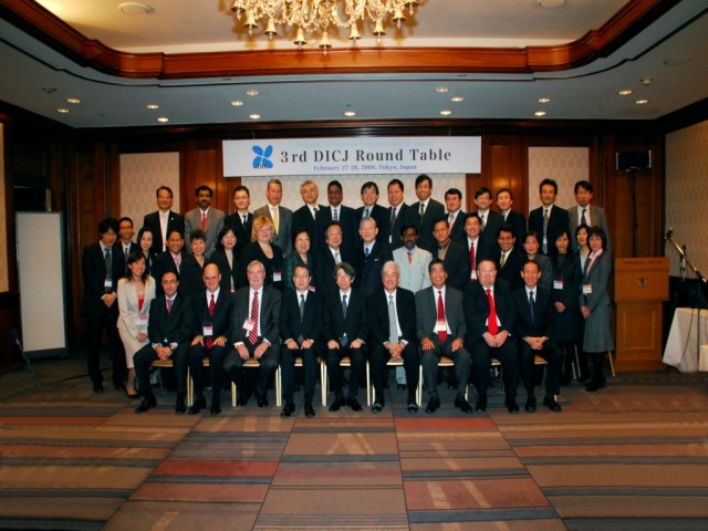 本公司法務室主任李滿治（2排左6）於97年2月下旬參加日本存款保險公司第三屆圓桌會議，該會議共有18國逾50位代表參加。