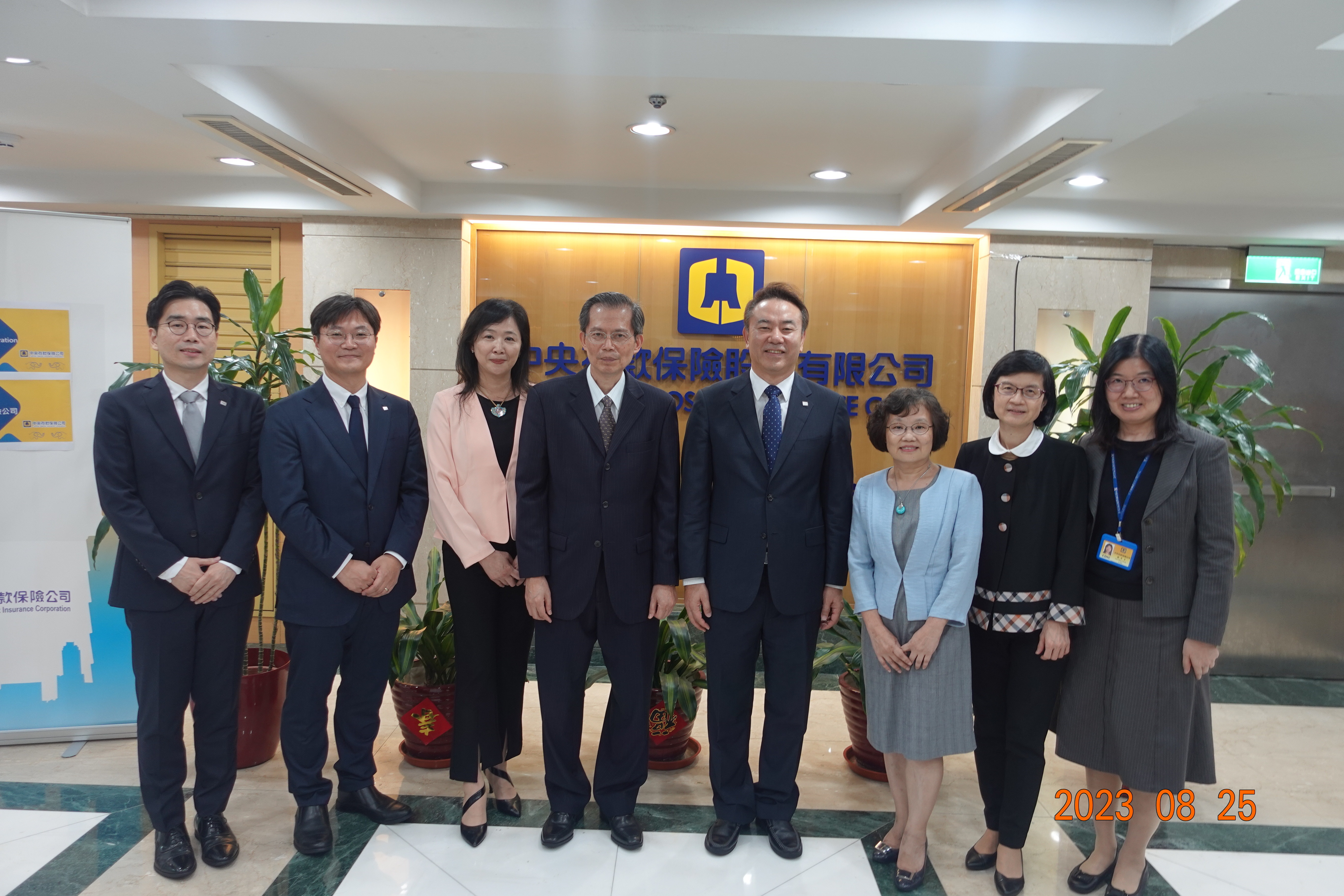 Group photo of CDIC Chairman William Su, CDIC President Annie Cheng, CDIC EVP Yvonne Fan, and KDIC Chairman and President JaeHoon Yoo