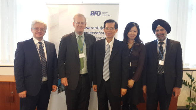 Group photo of CDIC Executive Vice President Mr. William Su （the 3rd from the right）, IADI President and Chair of Executive Council Mr. Jerzy Pruski （the 1st from the left）, FDIC Vice Chairman Mr. Thomas Hoenig （the 2nd from the left）, and Director of International Relations and Research Office of the CDIC Ms. Yvonne Fan （the 2nd from the right）. 