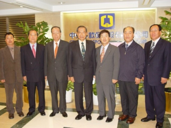 韓國相互金融預金者保護基金管理委員會委員長申子澈先生（Mr.Shin,Ja Chul）等一行十六人蒞本公司訪問
