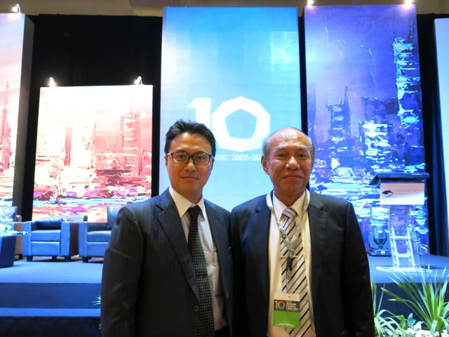 本公司副總經理陳聯一（右）與印尼存款保險公司執行長Mr. Fauzi Ichsan （左）合影。 