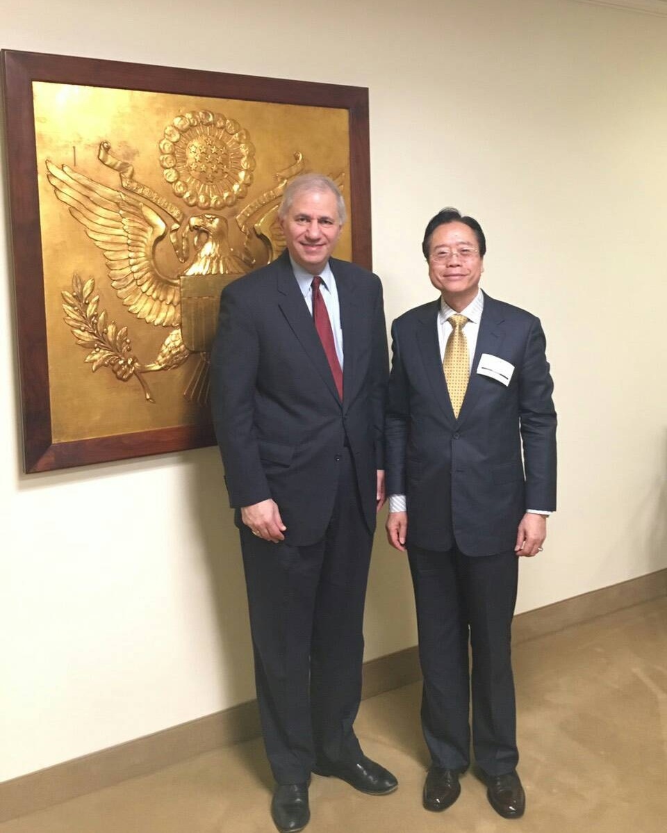 Photo of CDIC Chairman Dr. Paul C.D. Lei (right), and FDIC Chairman Mr. Martin J. Gruenberg (left).
