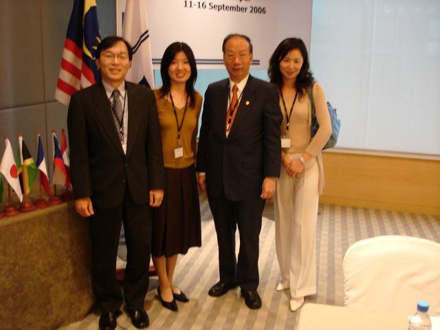 A group photo of CDIC delegates: President Johnson n （2nd from the right）, International Relations and Research Office Deputy Director Ms. Yvonne Fan （1st from the right）, Assistant Director Mr. Harrison Hwang （1st from the left）, and Ms. Fiona Yeh （2nd from the left） during participating in the IADI 5th Executive Council in Kuala Lumpur, Malaysia, in Sept. 2006