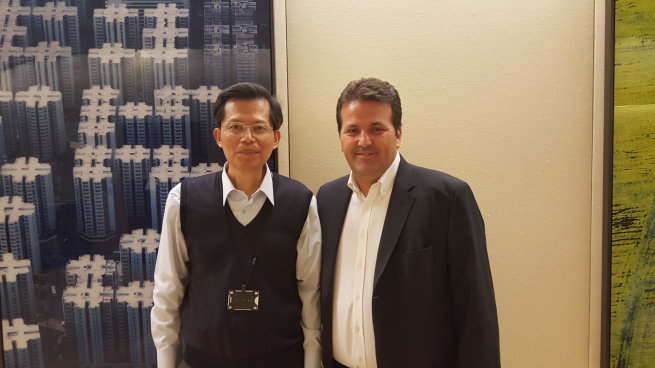  Photo of CDIC Executive Vice President William Su （left）