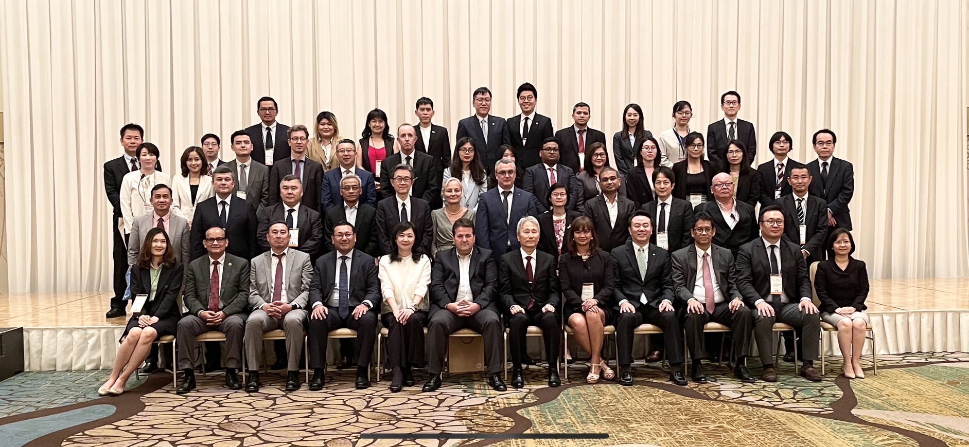 本公司副總經理范以端於112年5月下旬率員赴日本福岡參加第21屆國際存款保險機構協會亞太區域委員會年會暨國際研討會