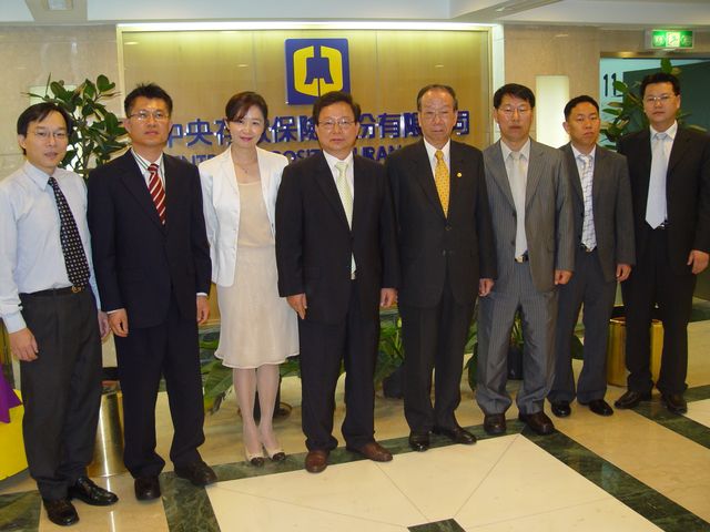 Group Photo: Mr. Song Young Chung, Chief of Staff of National Policy Committee of National Assembly, Seoul Republic of Korea （5th from the right）, Mr. Johnson Chen, President of CDIC （4th from the right）
